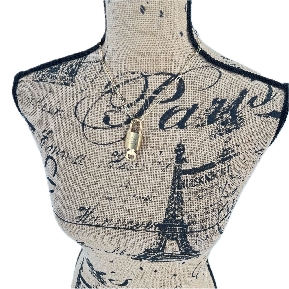 Louis Vuitton Lock & Key #315 on Giani Bernini Paperclip Link 18" Chain Necklace - Picture 4 of 17